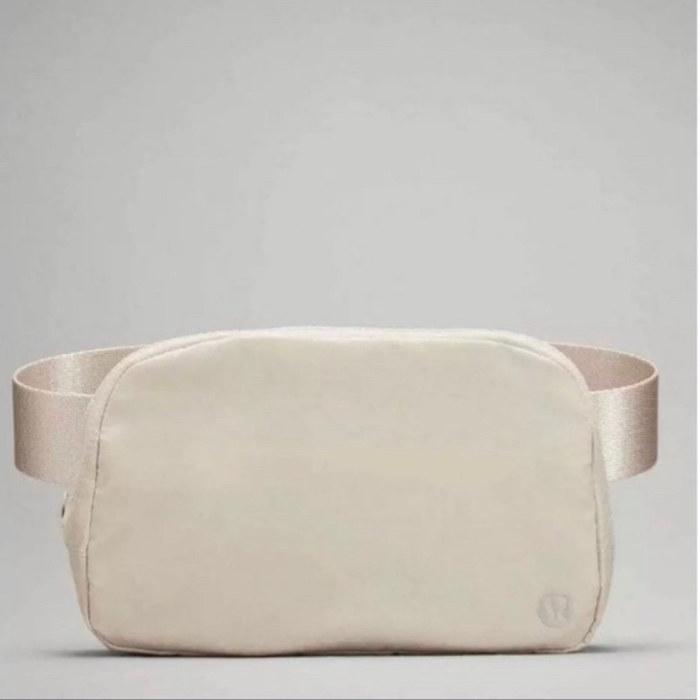 NWT Lululemon Everywhere Belt Bag White Opal